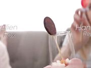 清纯姐妹花共同服侍一娘娘腔直男 一起吃肉棒 性格白色内裤下嫩粉鲍鱼双飞 真爽啊
