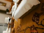 极品女神酒店洗澡勾引来送酒的服务生 窗前啪啪 被操浪叫爽死了 射我 射进去