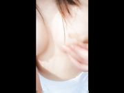 黑丝长腿美少女拿着超大超粗的火腿肠插逼逼自慰