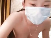 身材苗条年纪不大的小嫩妹和炮友 先口交再啪啪 很是诱人