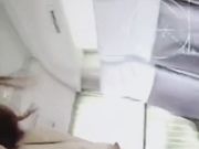 网红美美，剧情演绎荒郊野外大巴车上等男友，被蒙面猛男猥亵，连干好几遍淫语都射逼里了