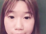 露脸大奶妹子家中隔空与狼友裸聊 妈妈突然进来指责 妹子非常淡定若无其事继续卖萌